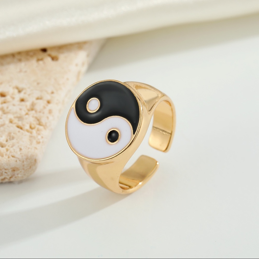 Yin Yang Ring